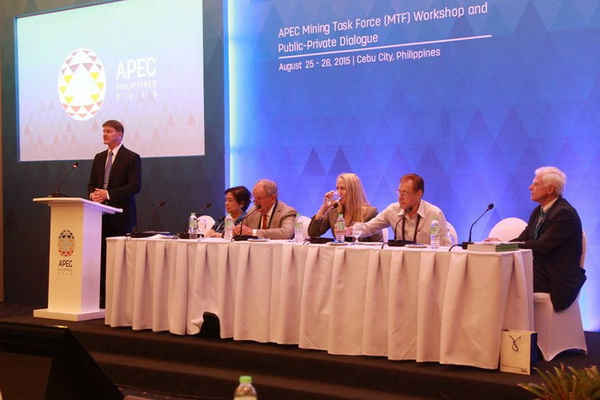 Mr. Jeff Hardee of APEC Business Advisory Council and  mining industry representatives sharing their perspectives  on a range of mining issues within the APEC region.