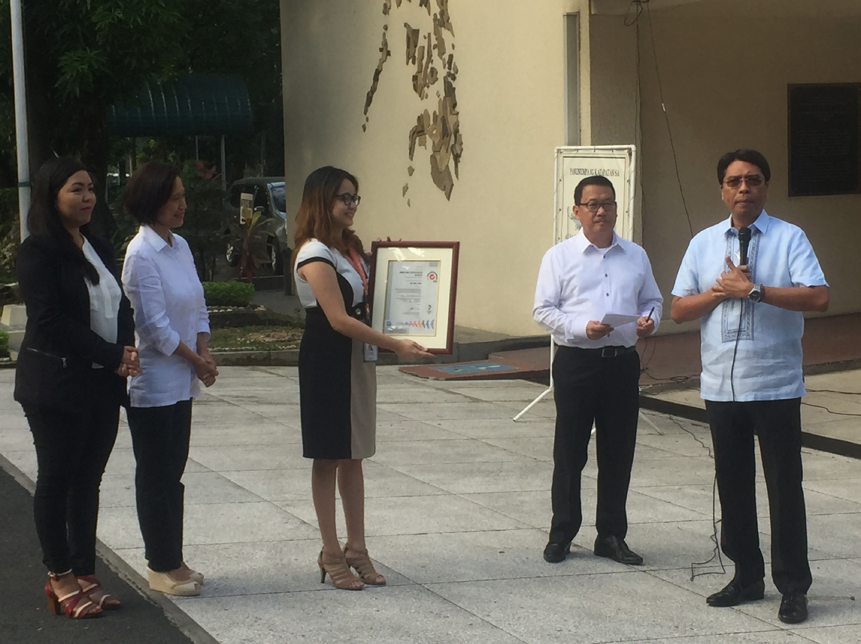 The SGS Phils., Inc. representatives the ISO 9001:2008 Certificate to LL. jasareno and Engr. R. L. Velasco